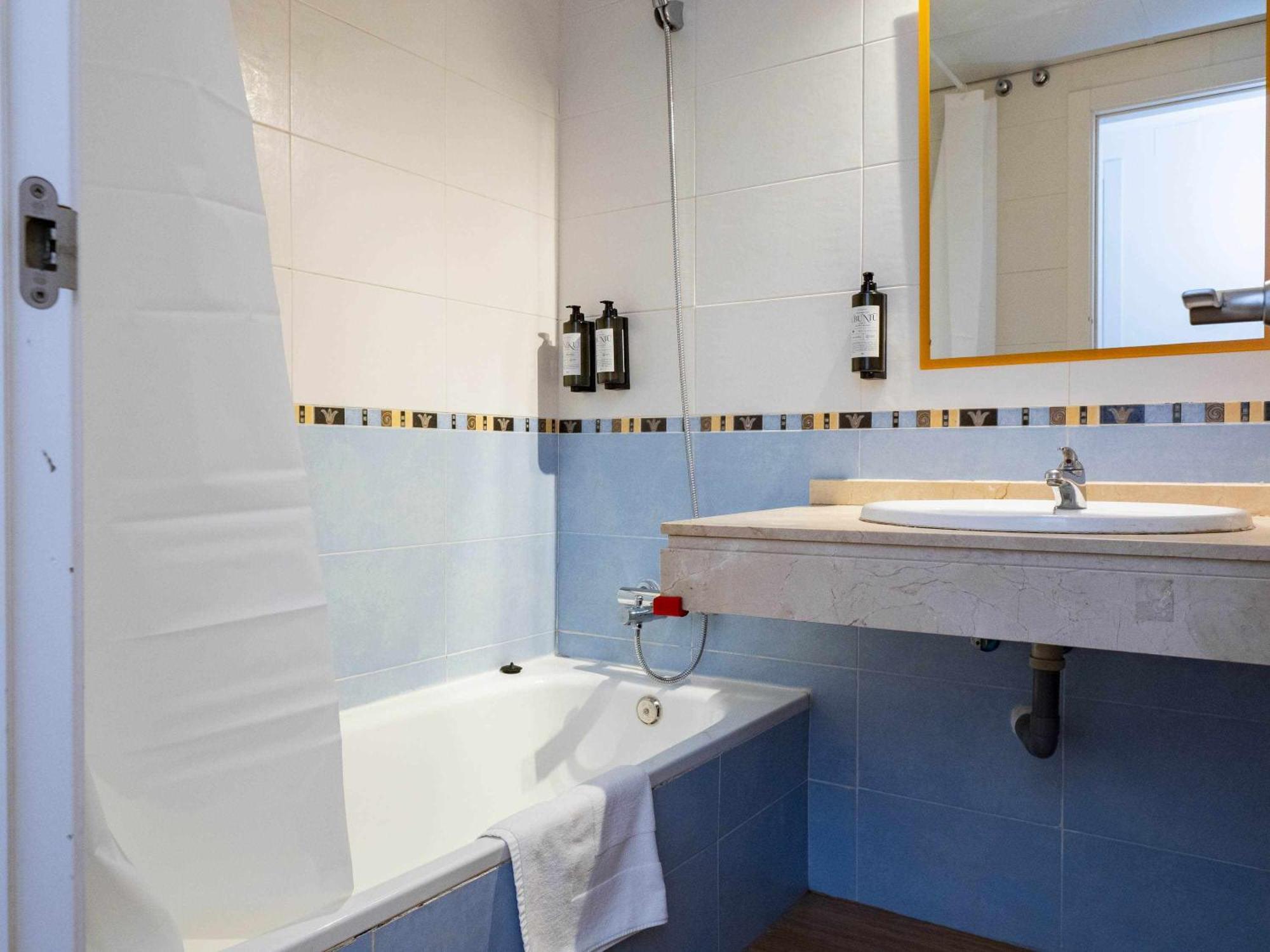 Atico Con Vistas Al Mar Piscina Y Parking Apartment Malaga Bagian luar foto